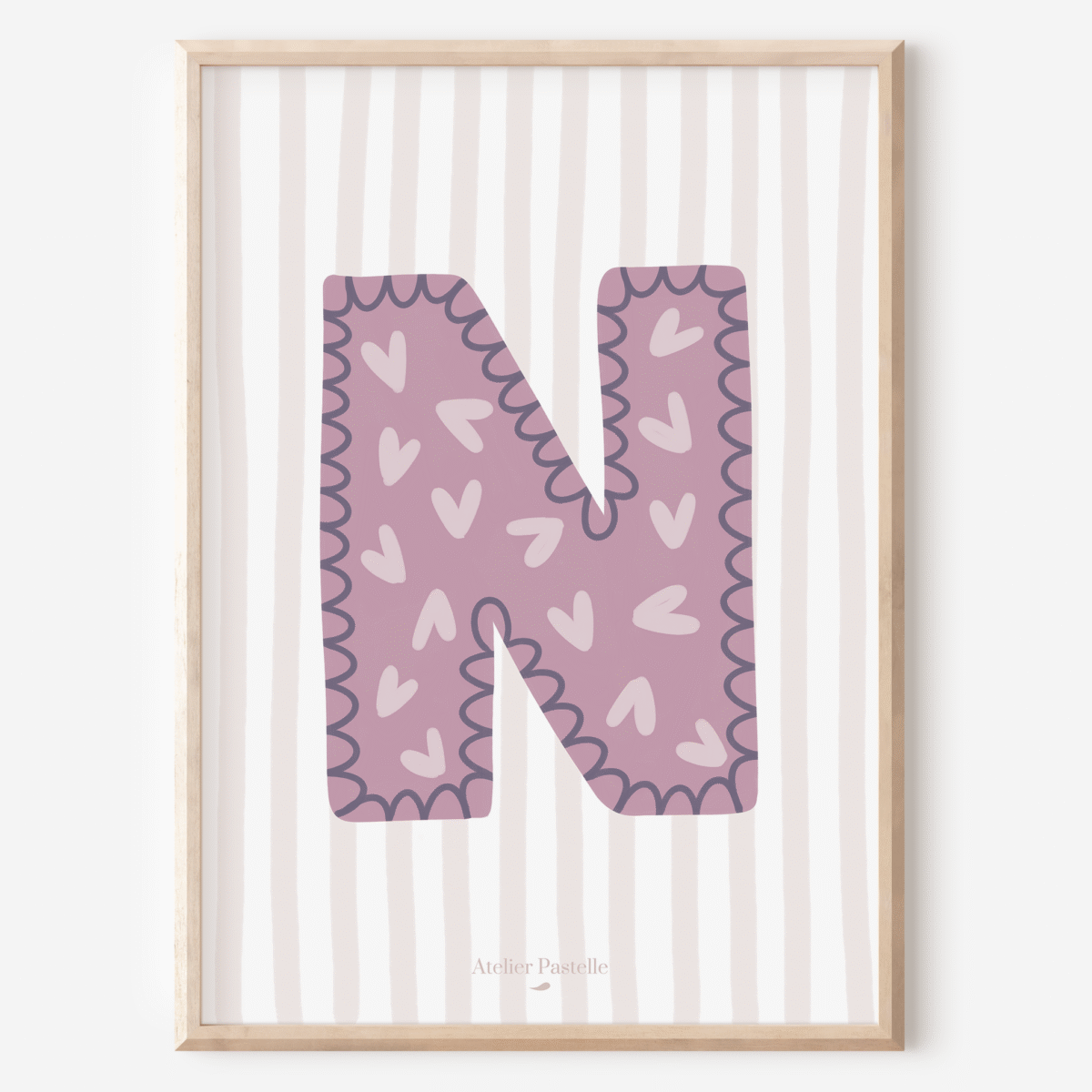 Affiche lettre N motif coeurs violet - collection Les Petites Initiales