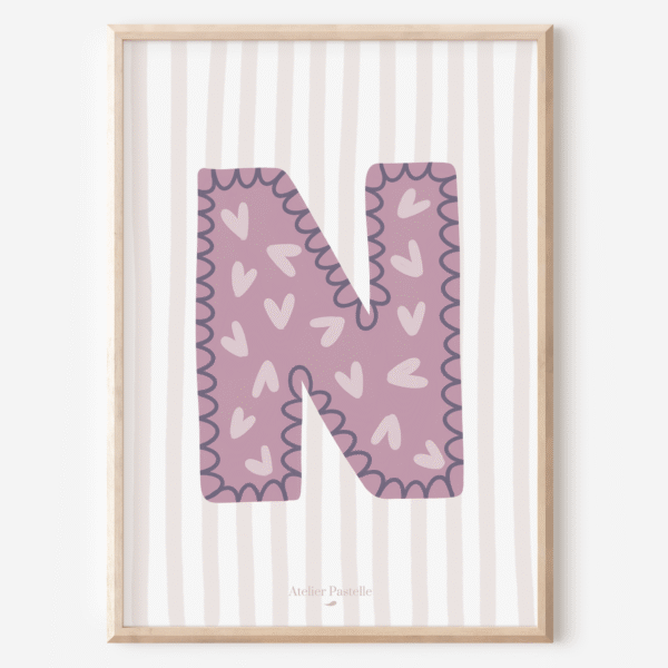 Affiche lettre N motif coeurs violet - collection Les Petites Initiales