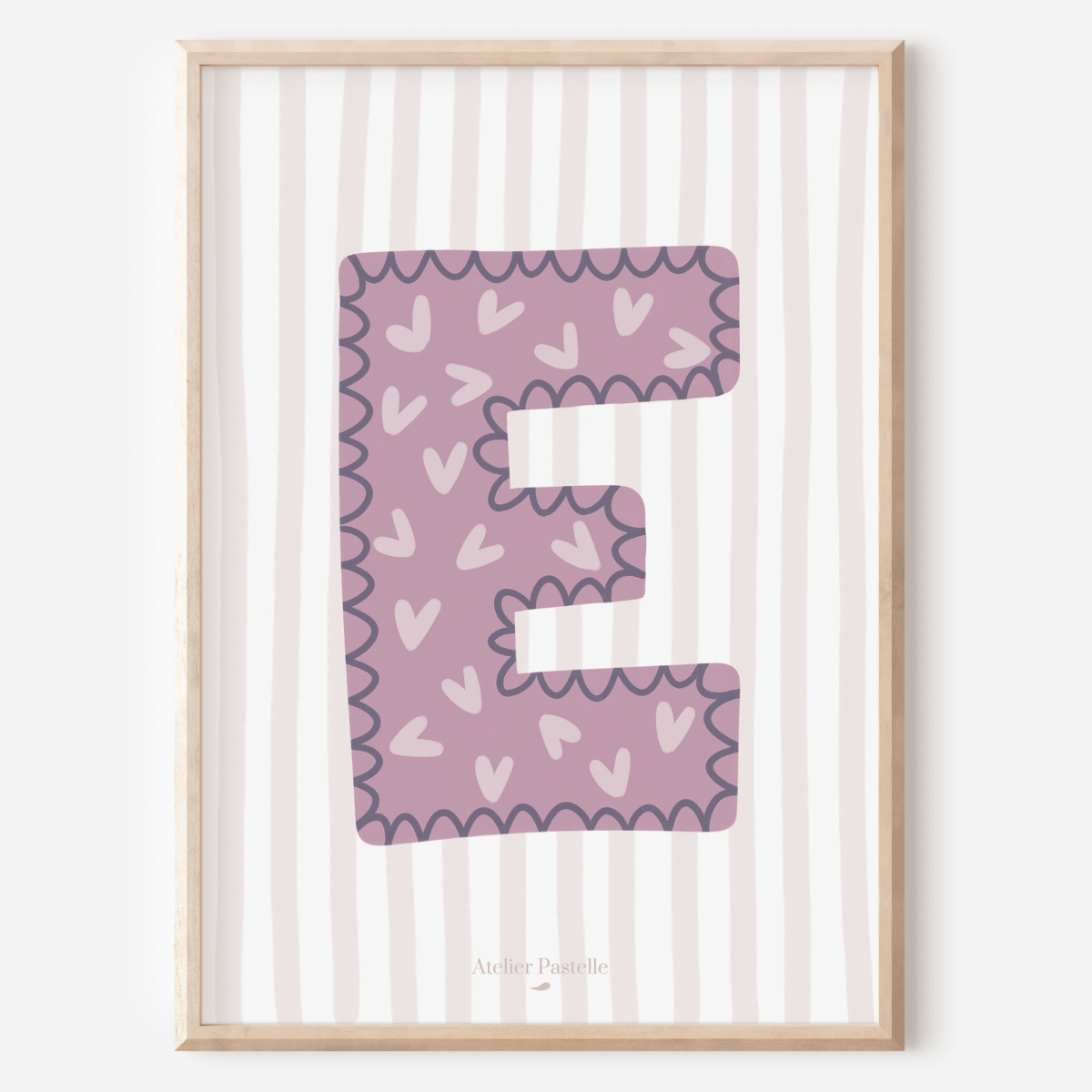 Affiche lettre E motif coeurs violet - collection Les Petites Initiales