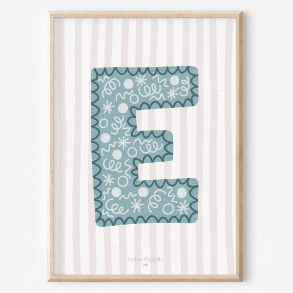 Affiche lettre E motif confettis bleu clair - collection Les Petites Initiales