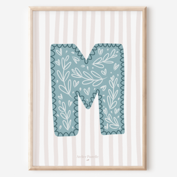 Affiche lettre M motif brindilles bleu clair - collection Les Petites Initiales