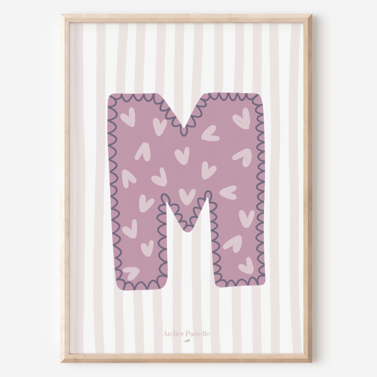 Affiche lettre M motif coeurs violet - collection Les Petites Initiales