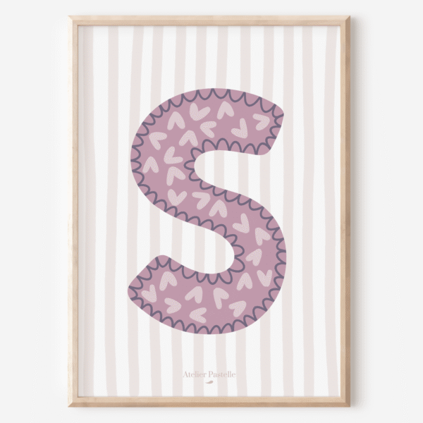 Affiche lettre S motif coeurs violet - collection Les Petites Initiales