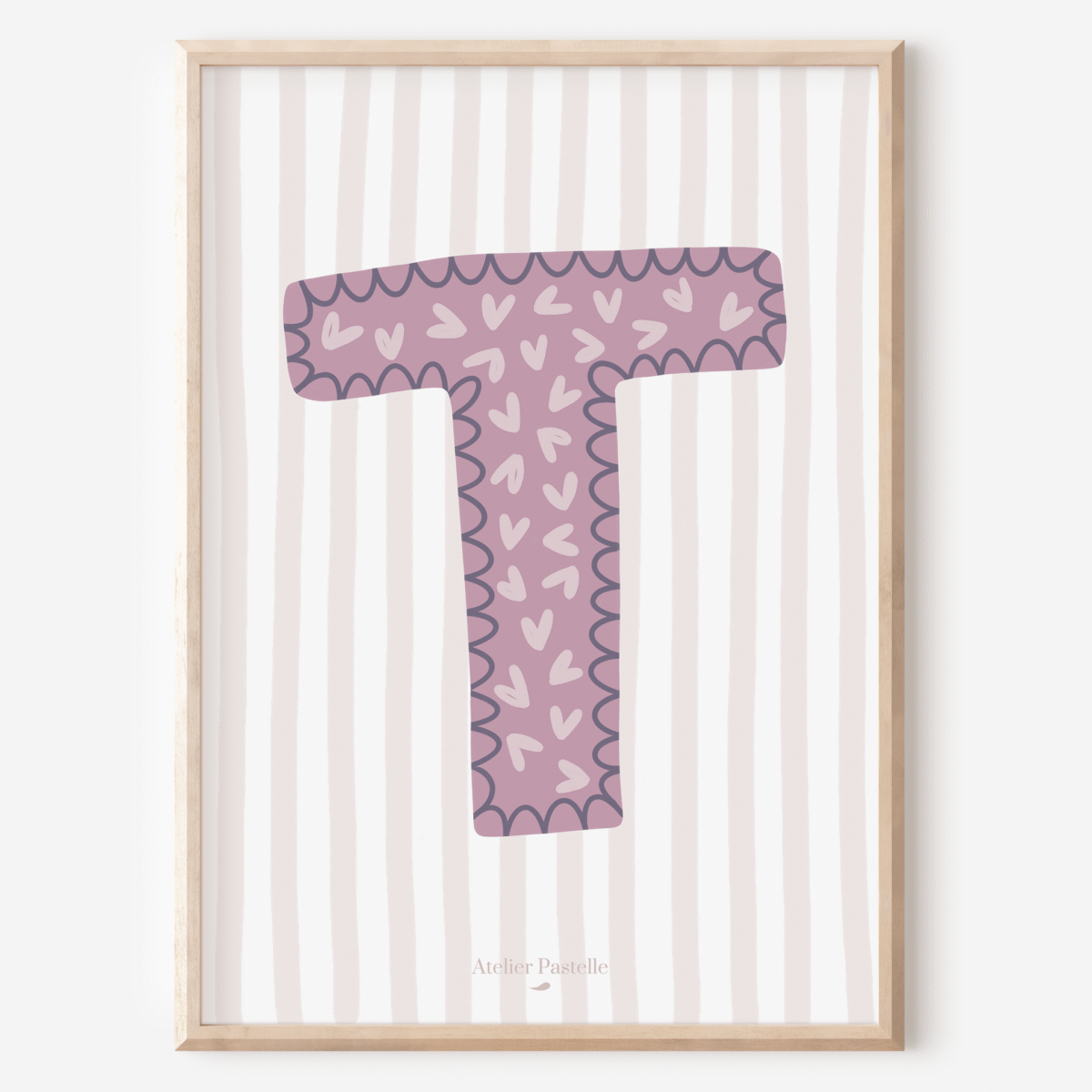 Affiche lettre T motif coeurs violet - collection Les Petites Initiales